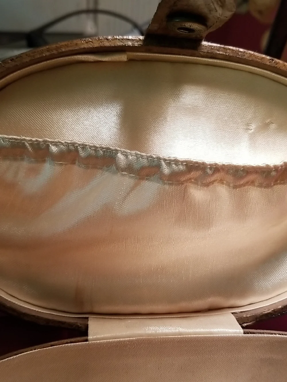 Vintage Brown Leather Oval Storage Box - Classic Home Organization